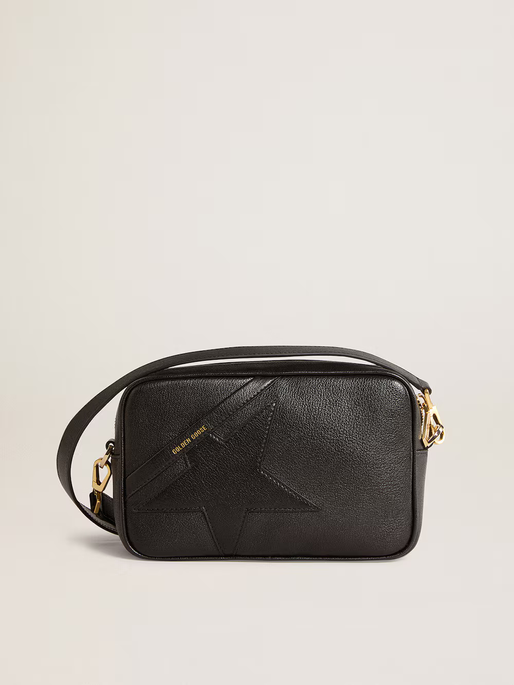 Star Bag in pelle nera con stella tono su tono