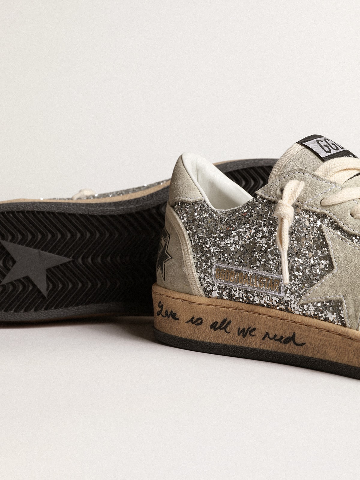 Ball Star in silver glitter with ice-gray suede inserts