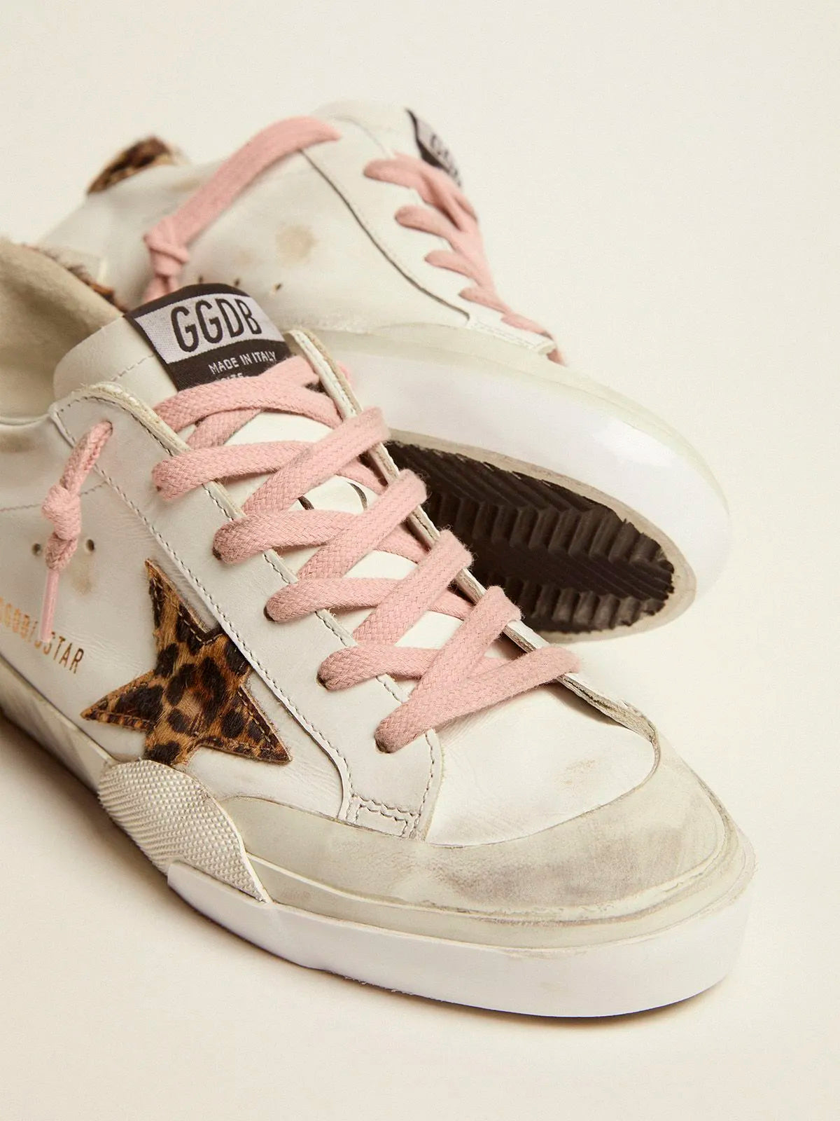 Deportivas Super-Star de piel blanca con detalles y multifoxing de piel de potro con estampado de leopardo 