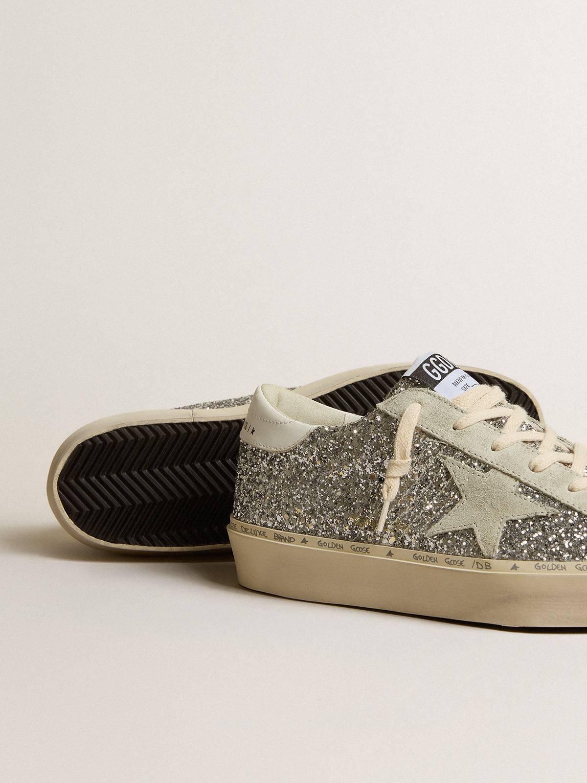 Hi Star in glitter argento con stella in suede e linguetta bianca sul tallone