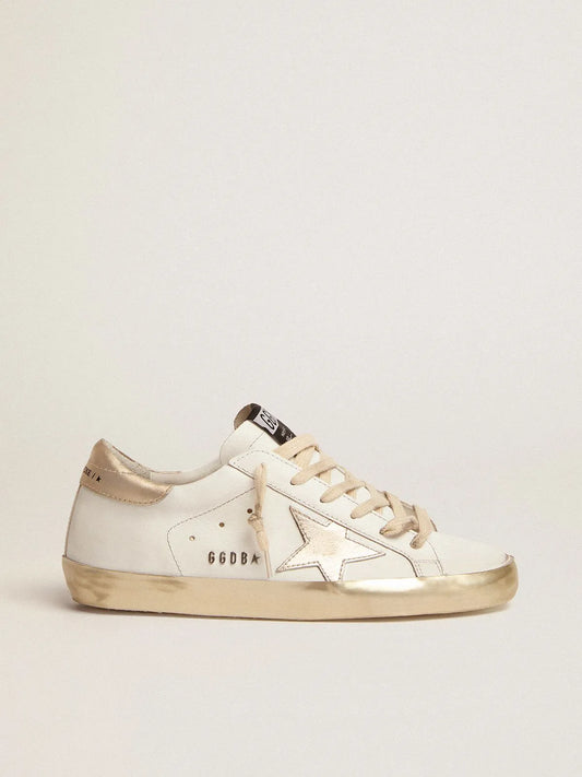 Super-Star-Sneaker mit goldenen Glitzerfuchsen und Metallnieten-Schriftzug