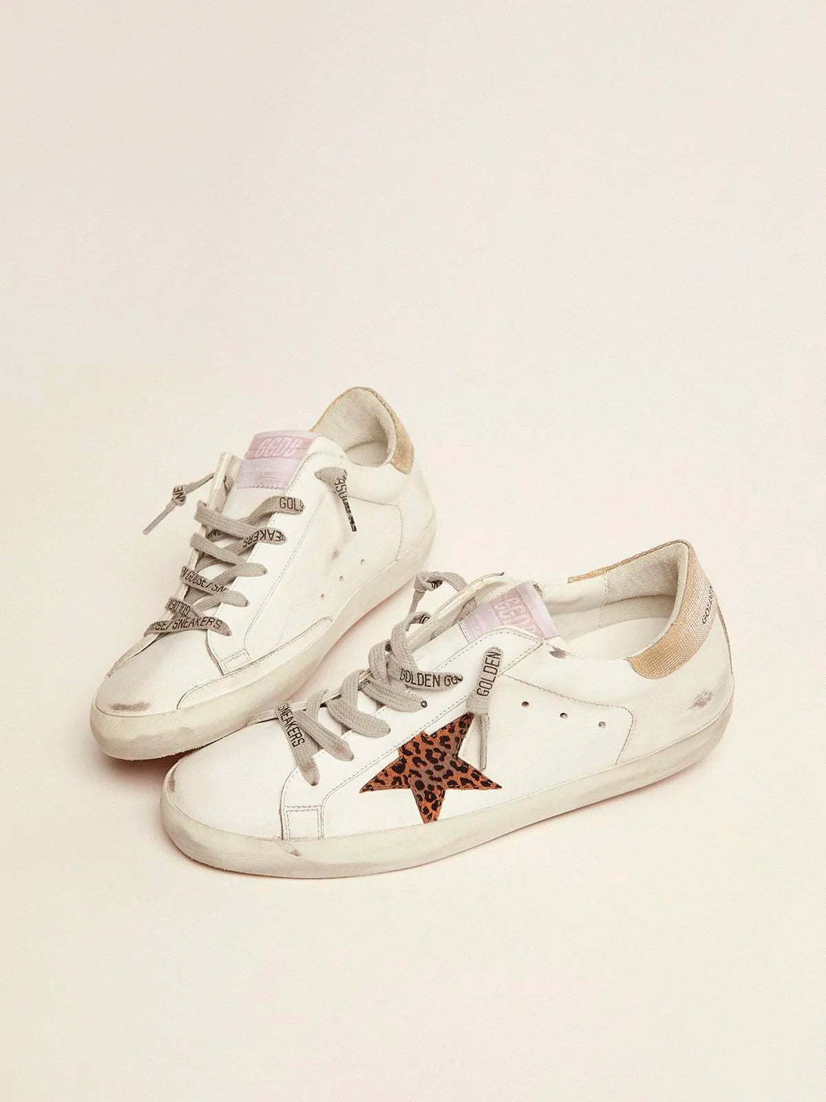 Super-Star LTD-Sneaker mit Stern im Leopardenmuster und goldglitzernder Fersenlasche