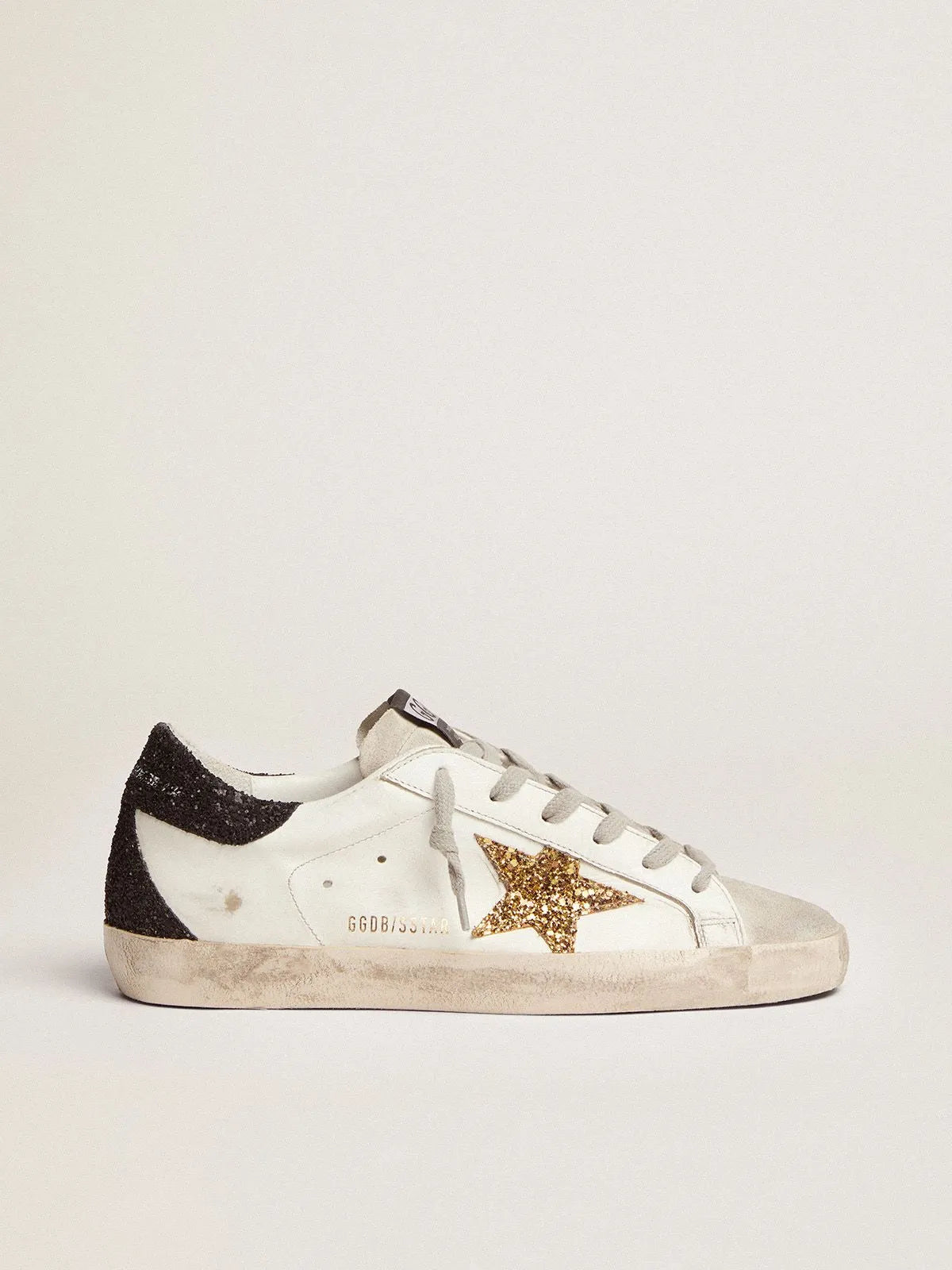 Super-Star-Sneaker mit goldenem Stern und glitzernder schwarzer Fersenlasche