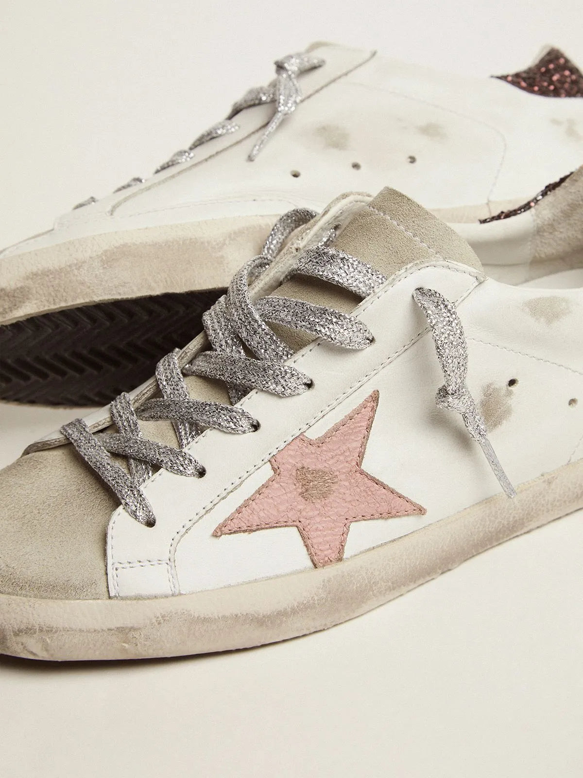 Sneakers Super-Star con tallonetta in glitter marrone e stella in pelle craquelé rosa