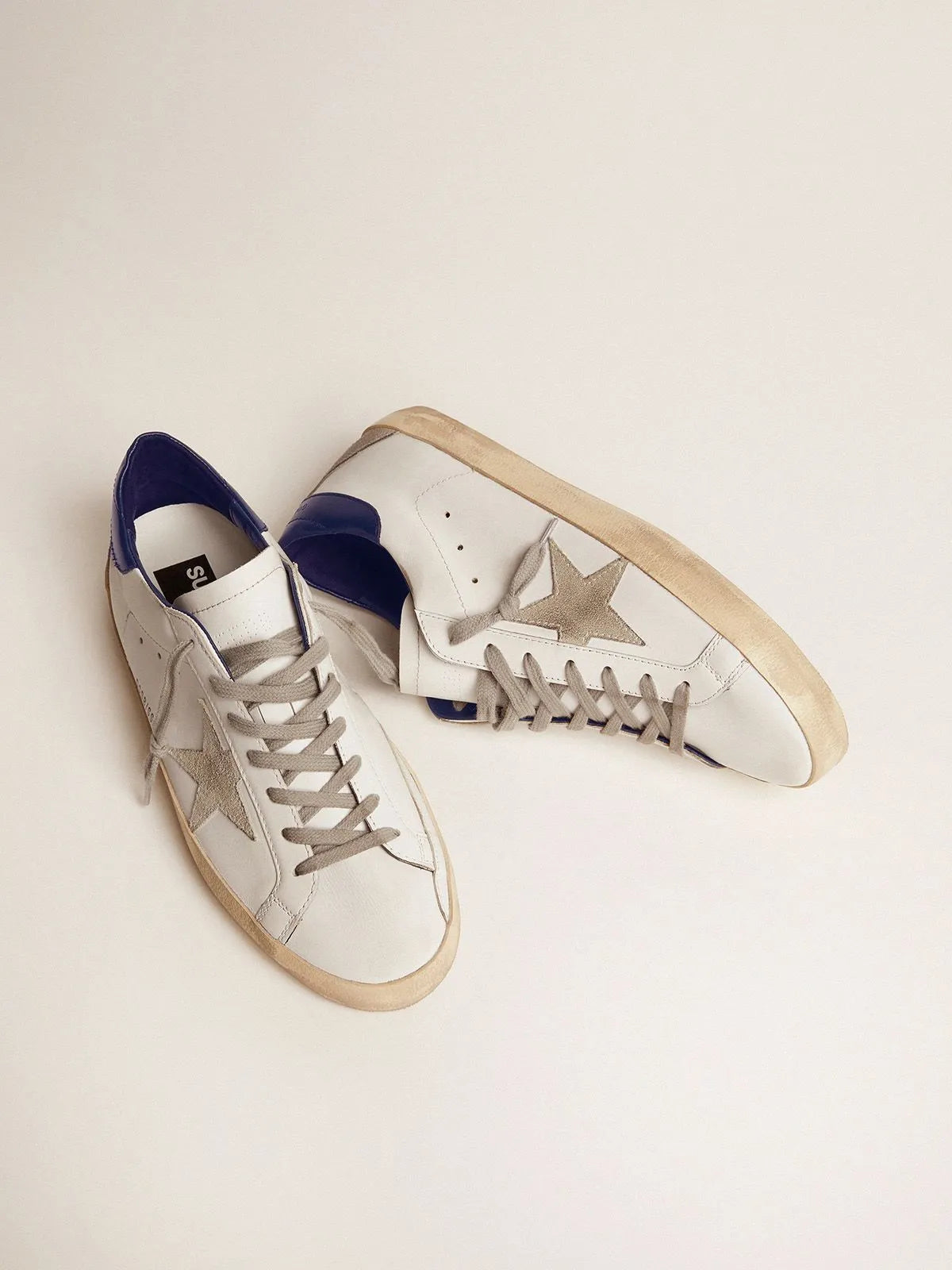 Star Super-Star-Sneaker aus Wildleder mit blauer Fersenlasche