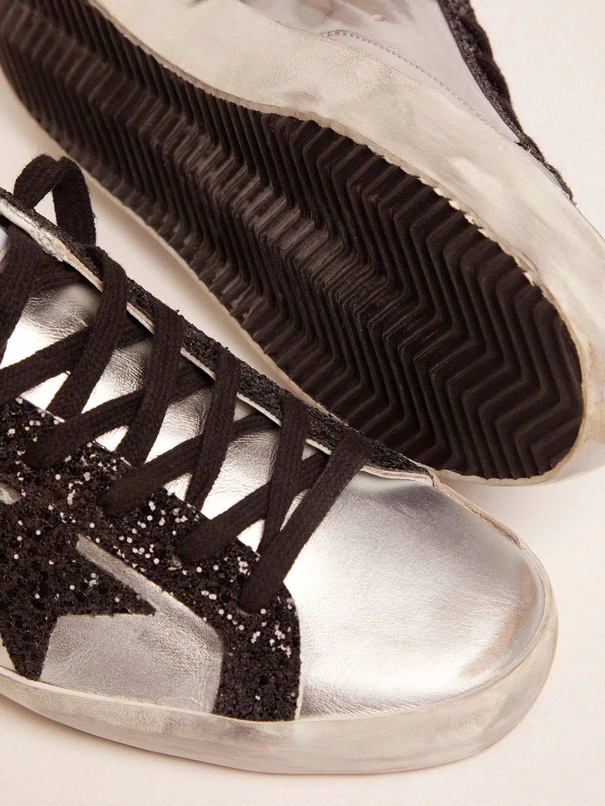 Silberne Super-Star-Sneaker mit Glitzerdetails