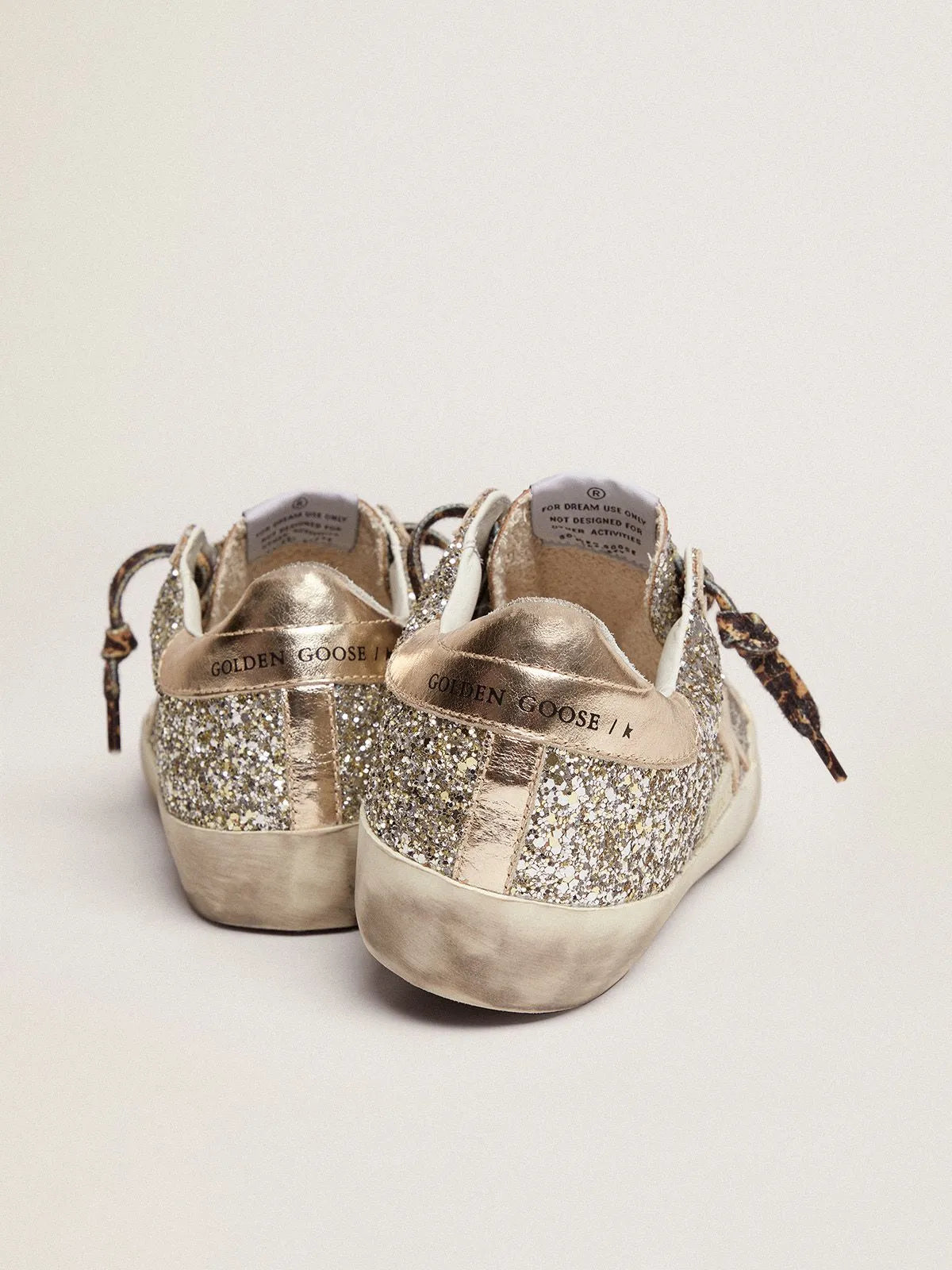 Sneakers Super-Star in glitter color platino con stella e talloncino in pelle laminata tono su tono